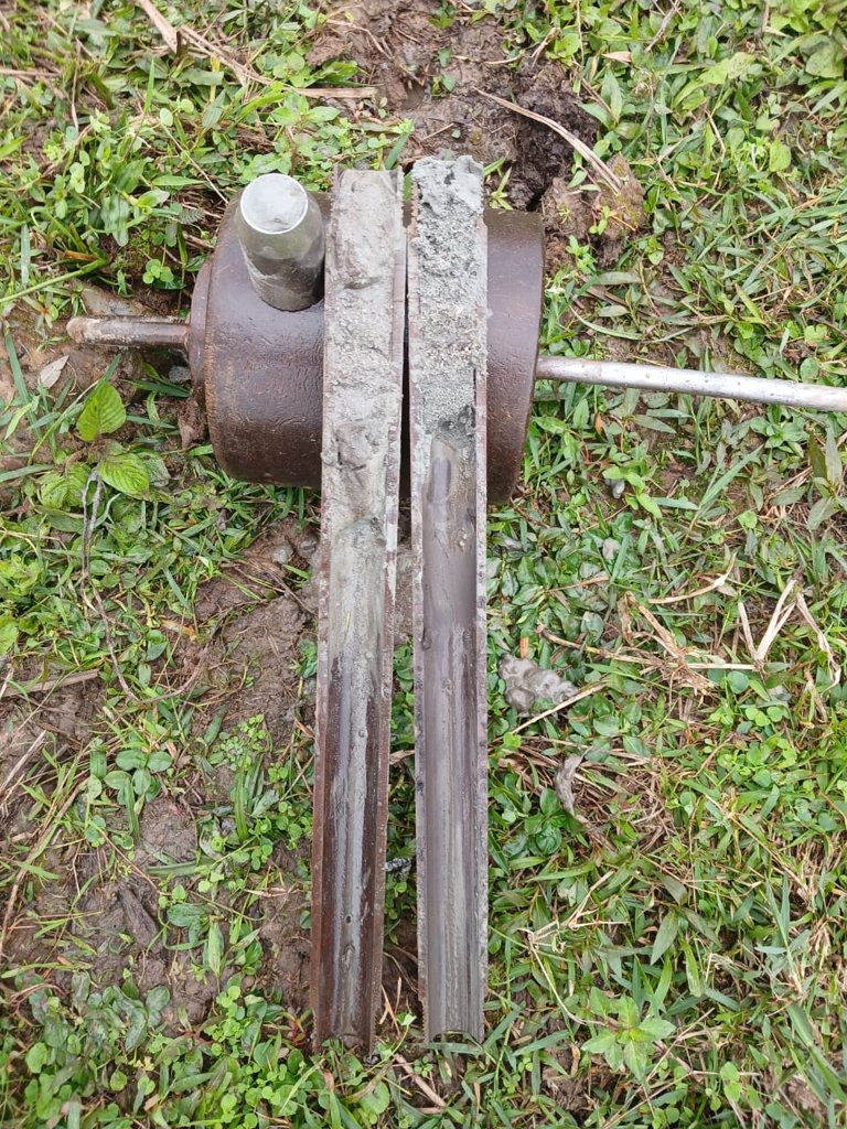 Amostras no amostrador padrão do SPT em sondagem da NEV Geotecnia em Garuva (SC), ago/2026