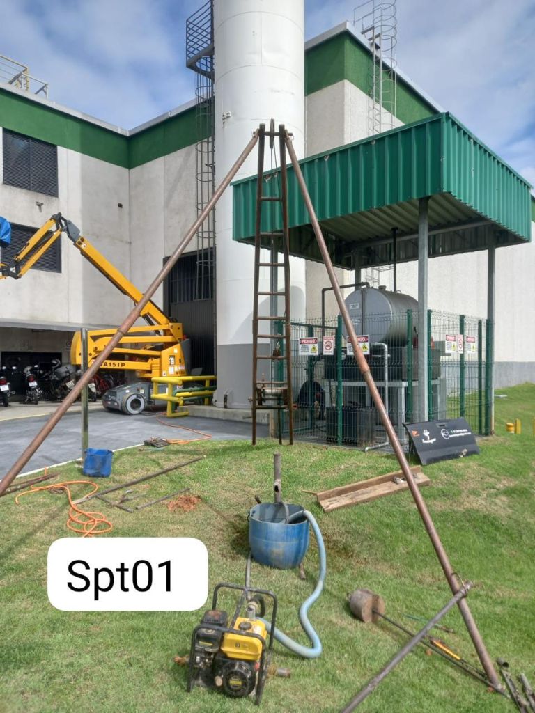 Sondagem SPT em obra industrial - NEV Geotecnia
