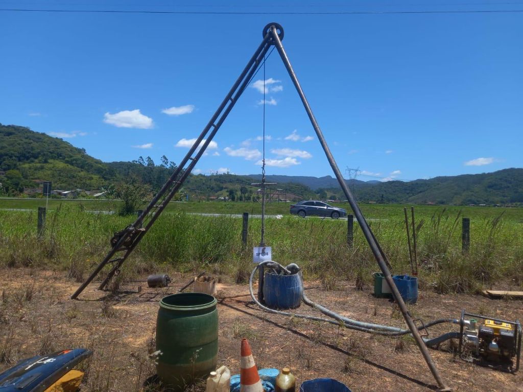 Ensaio SPT-08 em terreno rural - NEV Geotecnia